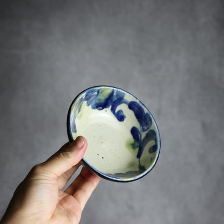 4寸鉢1 呉須 緑釉 菊花唐草 やちむん 陶器 漂窯:7010012