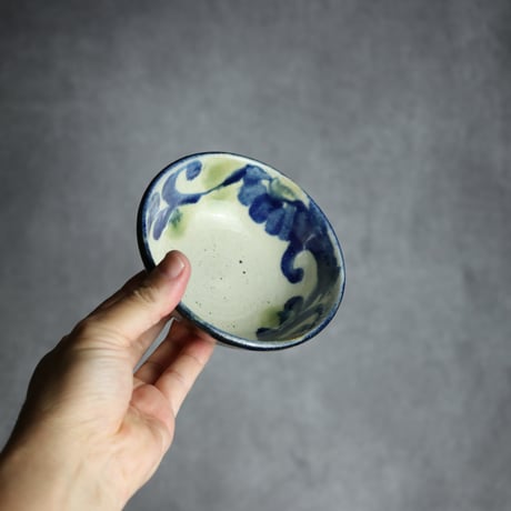 4寸鉢1 呉須 緑釉 菊花唐草 やちむん 陶器 漂窯:7010012