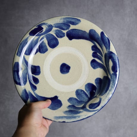 8寸皿1 呉須釉  菊花唐草 やちむん 陶器 北窯 松田共司工房:70040010