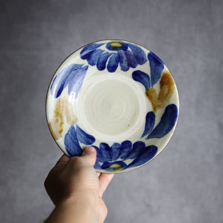 6寸皿2 飴 呉須釉 菊花双葉 やちむん 陶器 漂窯:7010006