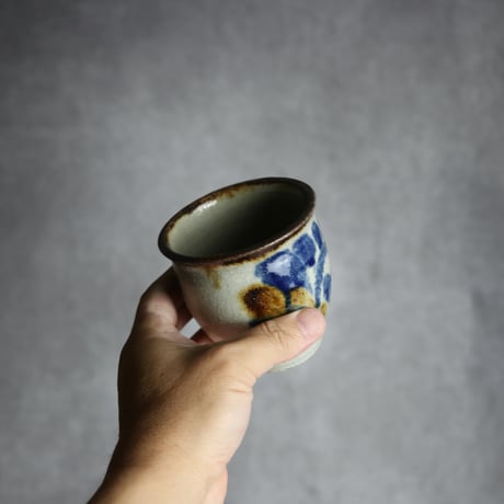 湯呑2 飴 呉須釉 唐草  やちむん 陶器 榮一工房:7013078