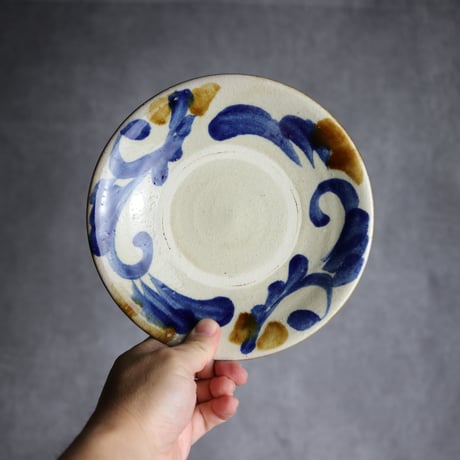 6寸皿1 飴 呉須釉 唐草 やちむん 陶器 漂窯:7010006