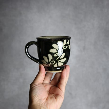 マグカップ 呉須釉 蝋抜 唐草 やちむん 陶器 真南風工房:7011022