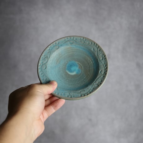 4.5寸皿1 トルコブルー 線彫唐草 やちむん 陶器 仁陶器工房:7023073