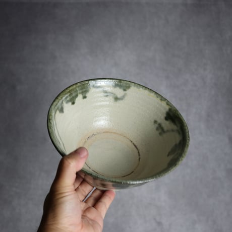 6寸マカイ2 黒呉須釉 菊唐草紋 やちむん 陶器 榮一工房:7013042※高台化粧ヒビ