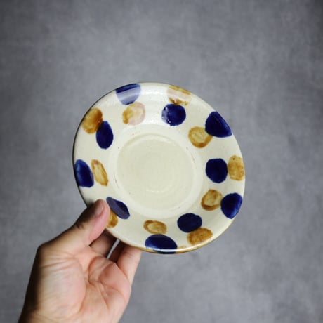 5寸皿2 飴 呉須釉 点打 やちむん 陶器 漂窯:7010004