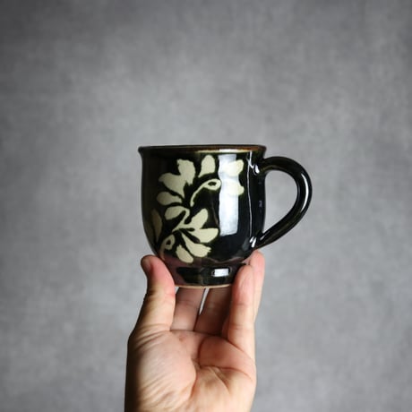 マグカップ 呉須釉 蝋抜 唐草 やちむん 陶器 真南風工房:7011022