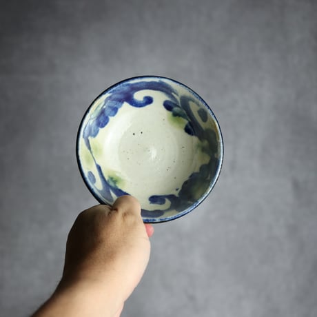 4寸鉢1 呉須 緑釉 菊花唐草 やちむん 陶器 漂窯:7010012