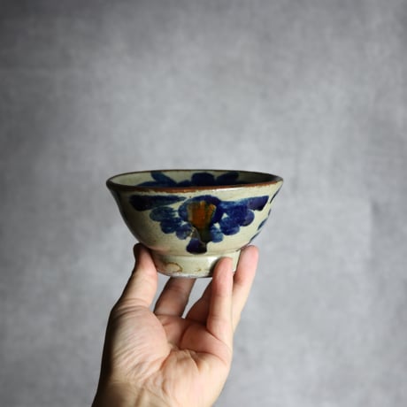 3.5寸マカイ1 飴 呉須釉 菊花唐草 やちむん 陶器 北窯 宮城正享工房:7005013