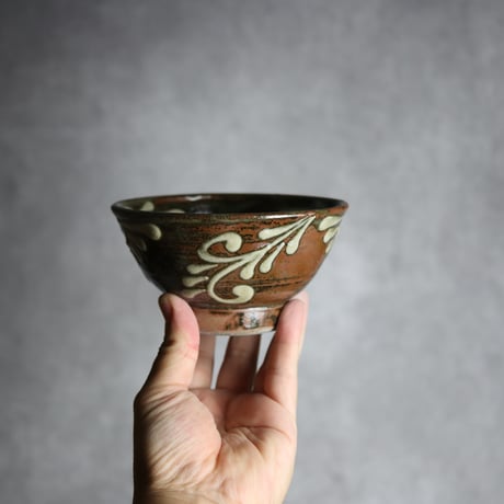 4寸マカイ4 イッチン 菊花唐草 やちむん 陶器 北窯 宮城正享工房:7005014
