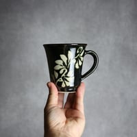 広口マグカップ 呉須釉 蝋抜 唐草 やちむん 陶器 真南風工房:7011025