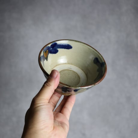 4寸マカイ3 呉須 飴釉 菊花唐草 やちむん 陶器 北窯 宮城正享工房:7005014
