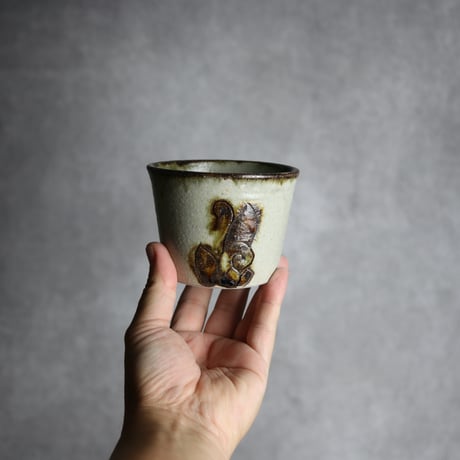 そば猪口中2 黒呉須 線彫 唐草 やちむん 陶器 榮一工房:7013168