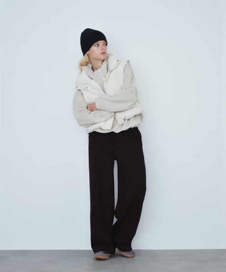 outer-02106 Stand Neck Down Vest Ecru DustyBlue Black