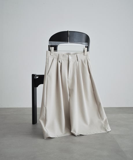 bottoms-02332 Tucked Half Pants Greige