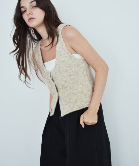 knit-02387  Bouclé Knit Vest  Ecru  Beige  Charcoal