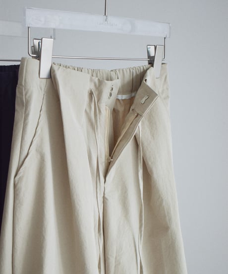 bottoms-02334  Waist-Tuck Pants Beige Black