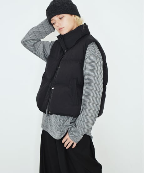 outer-02106 Stand Neck Down Vest Ecru DustyBlue Black