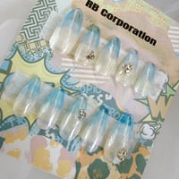 涼しげなブルーグラデーションネイル