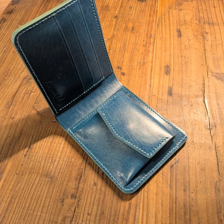 ルガトショルダー琉球ブルー  二つ折り財布  小銭入れあり