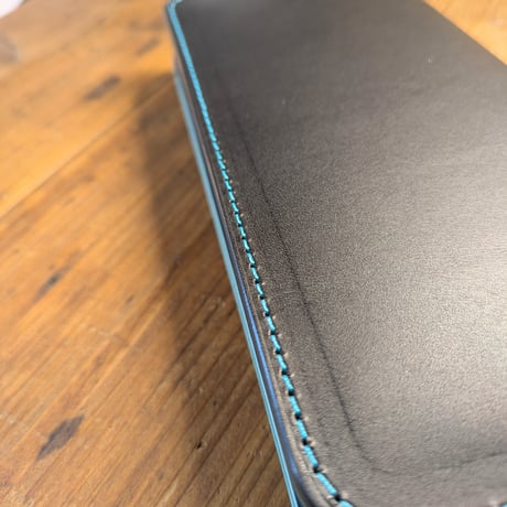 黒革×ルガトショルダー琉球ブルー　長財布 小銭入れあり