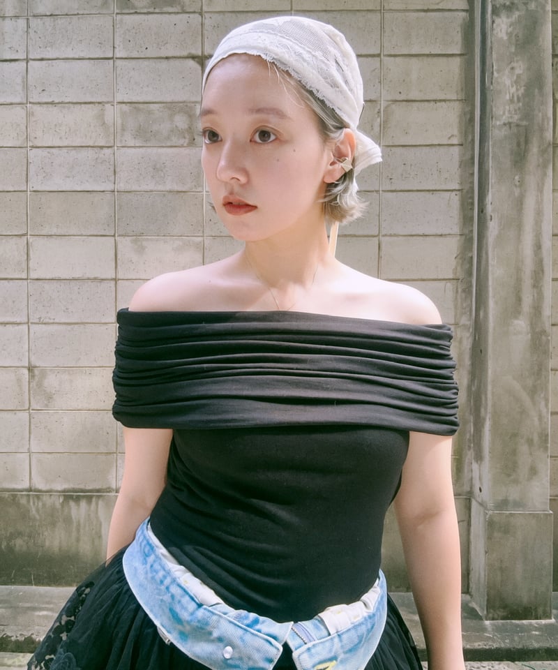 determ; / Collagen Gathered Off-sholder Top | JURK