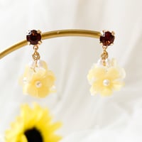 【期間限定】ニュアンスひまわりイヤリング/ピアス