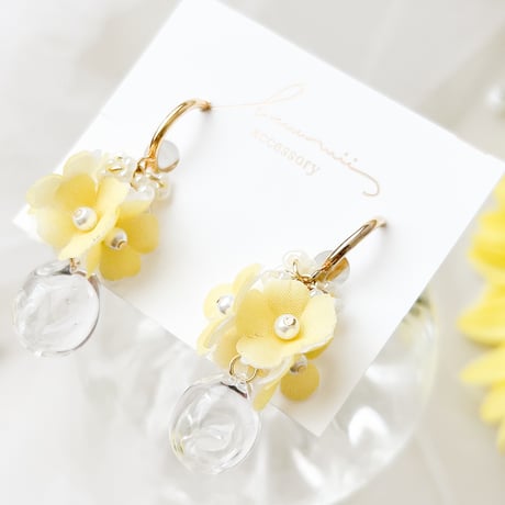 【期間限定】ちゅるんとクリア×カモミール布花のイヤリング/ピアス