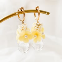 【期間限定】ちゅるんとクリア×カモミール布花のイヤリング/ピアス