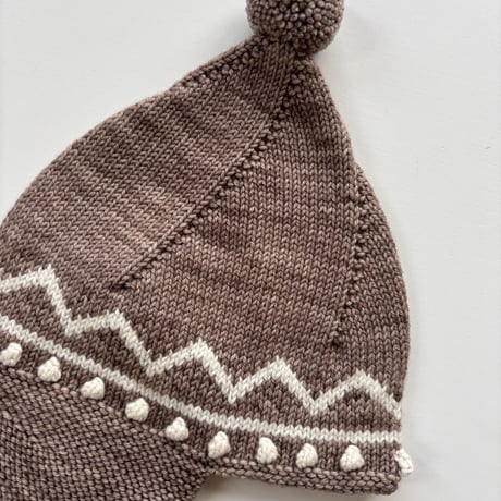 Misha & Puff ZIG ZAG POINTY PEAK HAT -BRUT