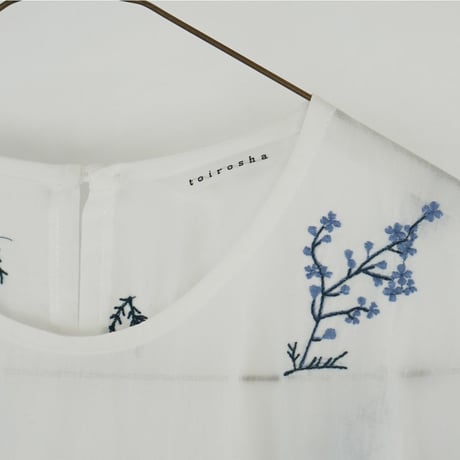 花霞 / インド花刺繍ギャザーブラウス