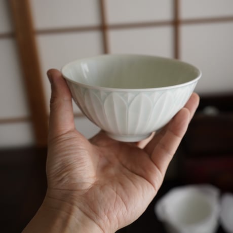 青白磁蓮文碗 PW079