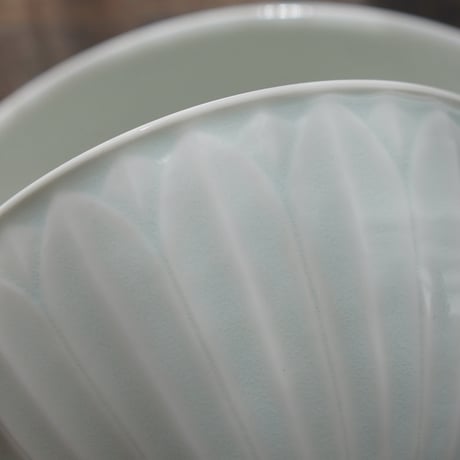 青白磁蓮文碗 PW079