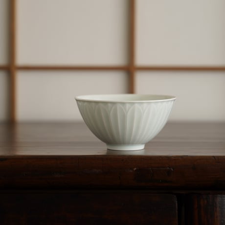 青白磁蓮文碗 PW079