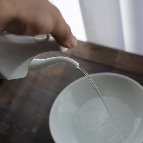 青白磁茶壺 PB195