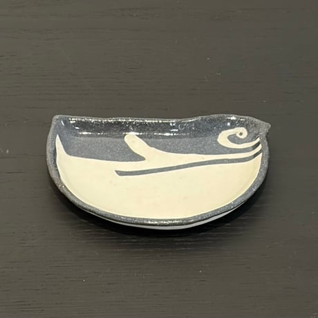 ぶんのまお　まんまるマゼラン小皿　右向き