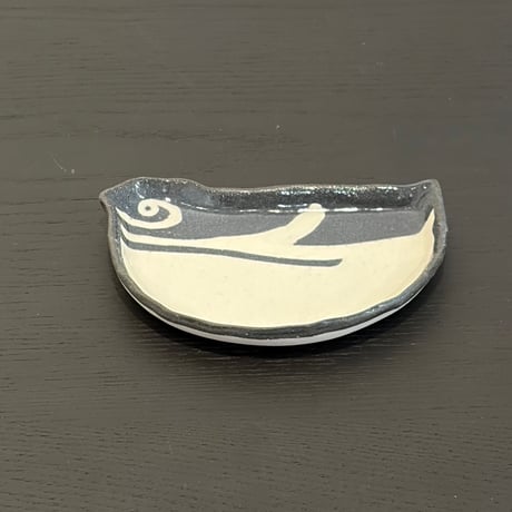 ぶんのまお　まんまるマゼラン小皿　左向き