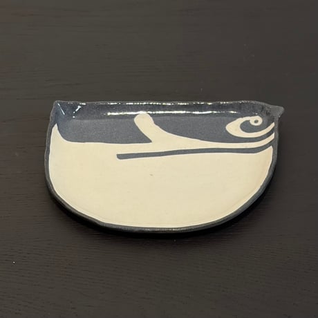 ぶんのまお　まんまるマゼラン小皿　右向き