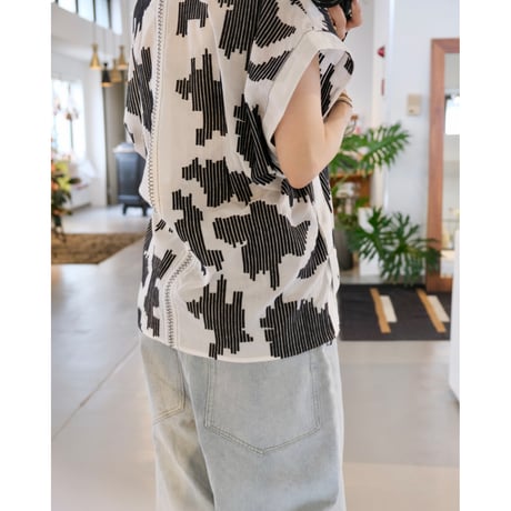 Devotion TWINS    CELESTRA   Vネック刺繍ブラウス
