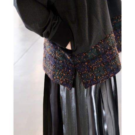 NAKAGAMI （unisex）裾切替プルオーバー