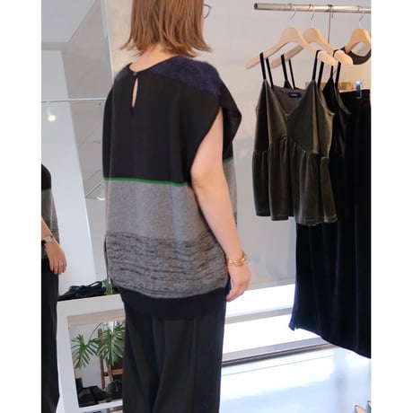 NAKAGAMI  ニットベスト（black）