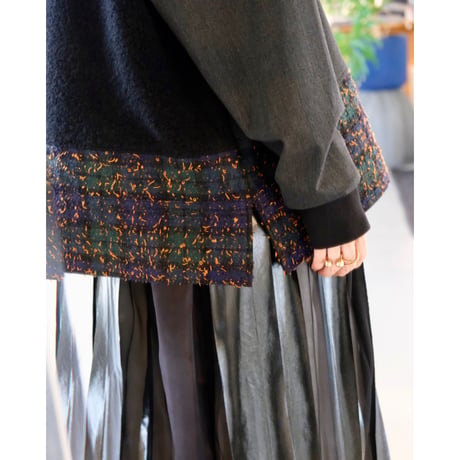 NAKAGAMI （unisex）裾切替プルオーバー