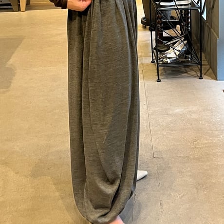 habille ウールバルーンパンツ
