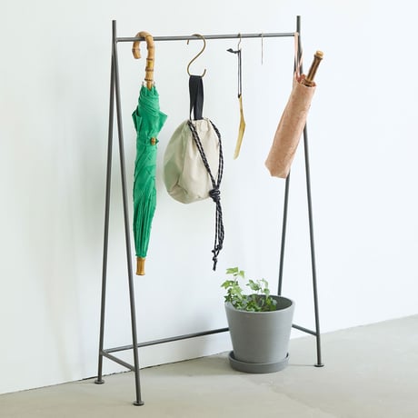 IRON HANGER L / シンプルで無機質な佇まいのマルチハンガー / 傘立て / 観葉植物ハンギング