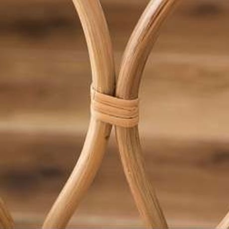 RATTAN CHAIR / 曲線を重ねた背フレームが生み出す陰影の美しさが印象的なラタンチェア / SH44.5cm