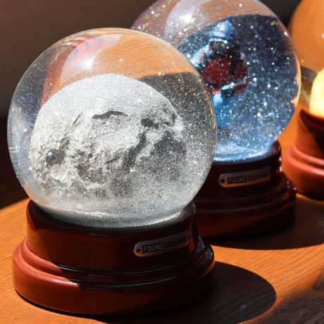 SNOW GLOBE / 空想のシチュエーションをデザインテーマにしたスノーグローブ。