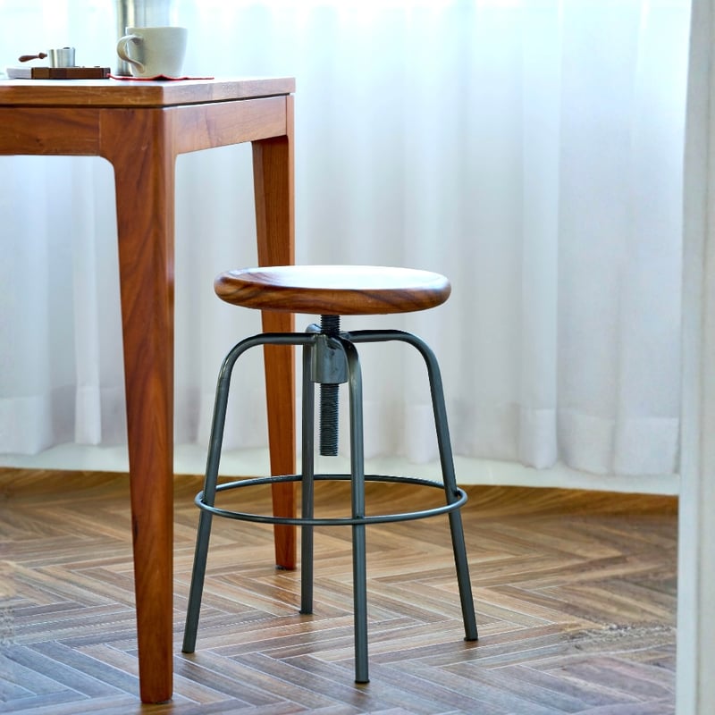IRON × WOOD STOOL / 無骨さが空間を引き締めるアークスツール | LISTA