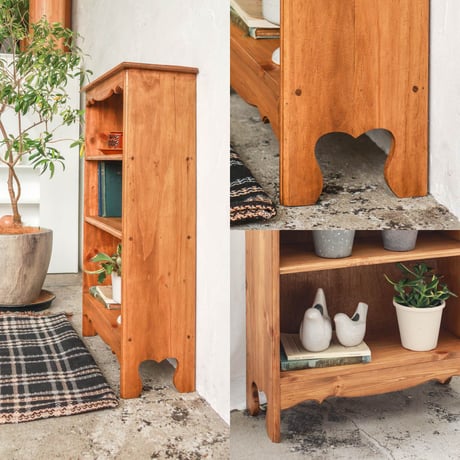 PINE WOOD SHELF / 棚は段ごとに高さを変えた3段仕様のパインウッドシェルフ / 収納棚
