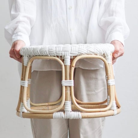 RATTAN + WHITE ROUND STOOL / 暮らしに寄り添うナチュラルラタンスツール