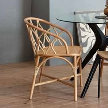 RATTAN CHAIR / 曲線を重ねた背フレームが生み出す陰影の美しさが印象的なラタンチェア / SH44.5cm
